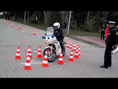 l.....2 - #motocykle #pokaz #policja #heheszki 
A teraz coś z naszego podwórka czyli...