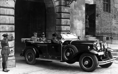 Resenbrink - 1932, Józef Piłsudski opuszcza Zamek Królewski, siedzibę Prezydenta RP, ...