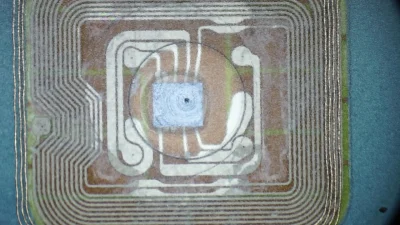 Pan_Slon - Przeźroczysty Mastercard pod mikroskopem :)

Chip karty ma swoją antene ...