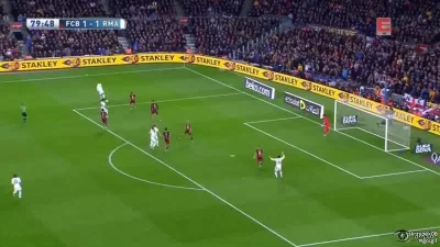 skrzypek08 - Nieuznany gol Bale'a.
#meczgif #mecz