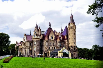 adzik7 - Zamek w Mosznej, Polska

Zamek w Mosznej jest jednym z najbardziej znanych...