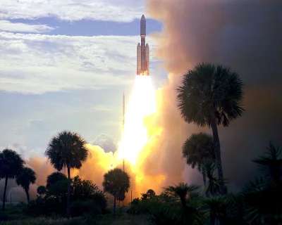 d.....4 - Start rakiety Titan 3E z orbiterem Viking 1 na pokładzie.
Miejsce startu: C...