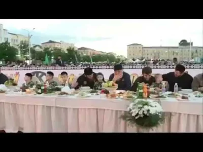k.....2 - To Iftar, a tak wyglądało to w zeszłym roku w Czeczenii. Podobne akcje urzą...