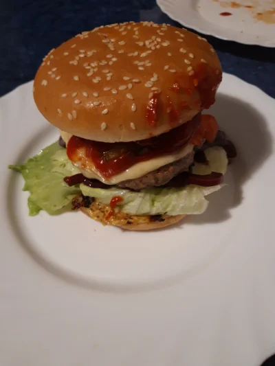 WielkiWladcaWypoku - Bo dobry burger nie jest zły (⌐ ͡■ ͜ʖ ͡■)
#foodporn #gotujzwykop...