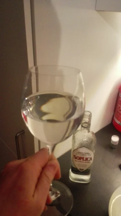 Liuxus - @Frohike: wino z najczystszego polskiego ziemniaka. Na zdrowie