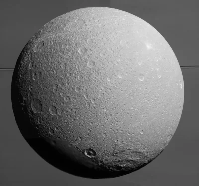 d.....4 - Ostatnie spojrzenie z bliska na Dione

Na nowych zdjęciach, pod sondą Cas...