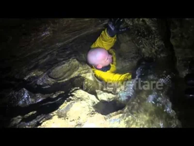 Simon - #jaskinia #klaustrofobia 
Główna akcja od ok 2:00, ale warto obejrzeć całość...