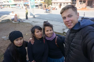 karolkopanko - Nie wiem czy to #ladnapani ale to dziewczyny jakie spotkałem w Pokharz...