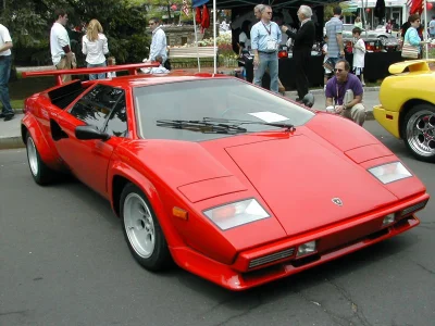 S.....o - > Lamborghini Diablo 

@crushyna: chciałes napisać chyba Lamborghini Coun...