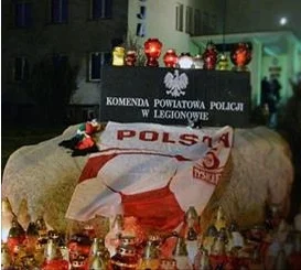 Radus - Seby wyklęte uczciły pamięć poległego zniczami i polską flagą.
#legionowo #s...