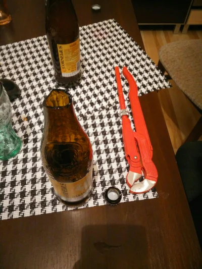 Koziolek_Matolek - #pijzwykopem #cornelius #piwo

Czym nie otwierać piwa...