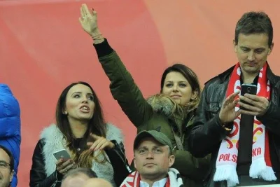 BorysBadena - Anna Lewandowska hailująca podczas meczu w dodatku nad PAPIEŻEM 
Co s ...