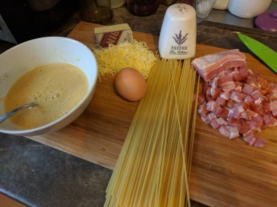 sheep17 - Tylko tyle potrzeba do zrobienia pysznego spaghetti carbonara.

#gotowanie
...