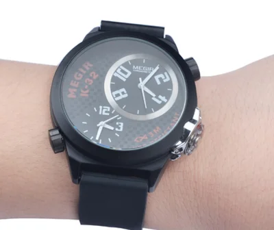 kodijak - @AsterXks: w dobrej jakości zegarku światło nie może tak się odbijać.