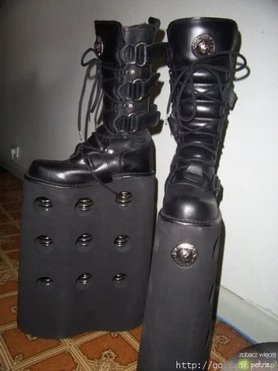 afekt - http://patrz.pl/zdjecia/nowe-glany "30 centymetrów ponad chodnikiem Moje buty...