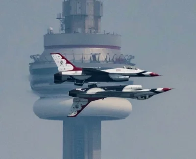 Artktur - Pokaz precyzji lotników United States Air Force Thunderbirds na pokazach lo...