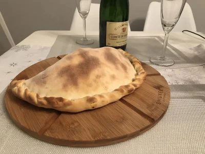 shallow-hal - częstujcie się po kawałku #pizza #calzone #gotujzwykopem