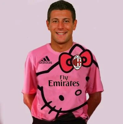 v.....a - #acmilan podpisalo umowe sponsorka z #hellokitty, oto stroje na nowy sezon ...