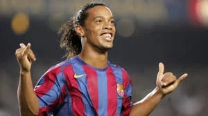 NibyDlaczego - @db95: 
Ronaldinho zdecydowanie nie rozwinął swojego talentu. Szkoda....