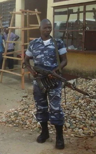 posampas - W Burundi cenią sobie duży łatwo dostępny zapas amunicji. 

#bron #strze...
