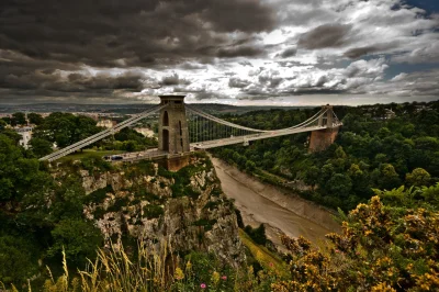 flager - Clifton Suspension Bridge Bristolu w Anglii
Jeden z pierwszych nowoczesnych...