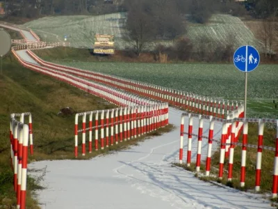 MarsVolga - > jej budowa nie była wcale bezcelowa.

Nawet jak coś naprawdę stoi i n...