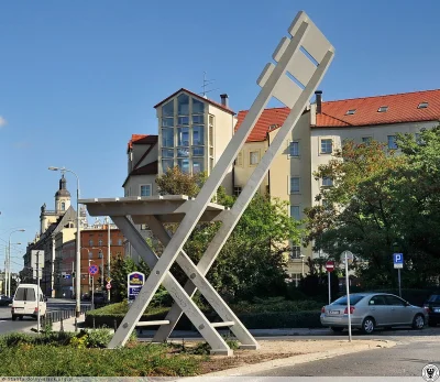 Spearo - Wrocław jest tak dynamiczny, że postawili pomnik 4 lata przed zamachem.
