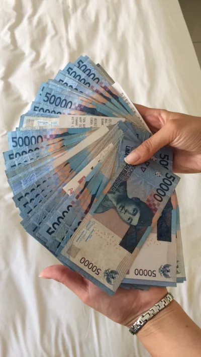 mino - Wciąż nie mogę się przyzwyczaić do waluty w Indonezji ;)

Tu jest około 2k zł ...