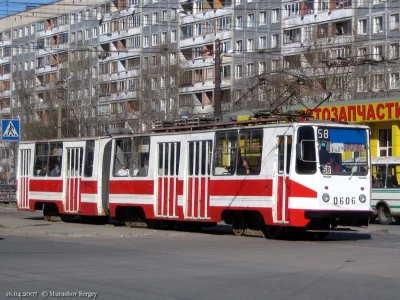 W.....c - Na poniższej fotografii jest tramwaj marki LM z Petersburga. Został wyprodu...