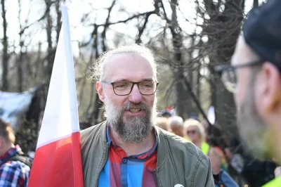 zakowskijan72 - @EliotAlderson: Czej... tego środkowego kolesia skądś kojarzę...