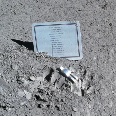 haussbrandt - Na zdjęciu widoczny jest Poległy astronautra, 3 calowa (7,5cm) aluminio...