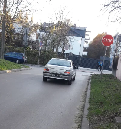 K.....t - Peugeot 605 2.0kat spotkany przy jednym z krakowskich cmentarzy. Początek l...