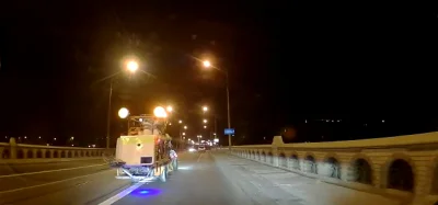 pirus - W nocy z poniedziałku na wtorek wymalowali przez całą długość mostu Osobowick...