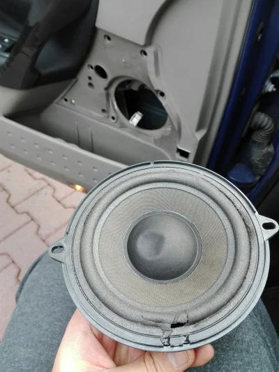 Traviu - Ale padaka... prawy w jeszcze gorszym stanie

#renault #caraudio