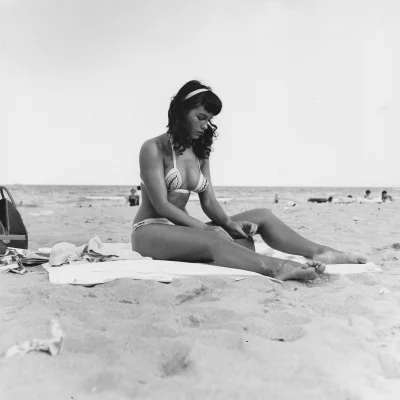 myrmekochoria - Na koniec fotografia ładnej pani na plaży, Los Angeles lata 50/60. Ni...