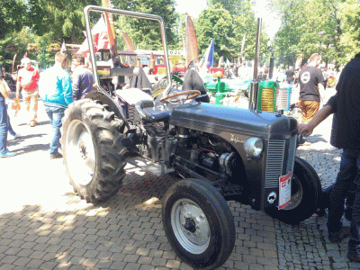 F.....x - @Fix: #gif #ciagniki #traktorboners #historia #technologia Mielno Zlot ciąg...