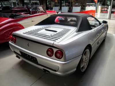 superduck - Ferrari F355 Spider (1995-1999)
3,6l V8 381KM
0-100 km/h - 4,7s

Następca...