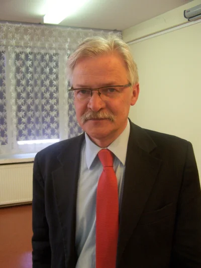 cyrkiel - Polski komisarz Tadeusz Zwiefka (EPP/PO), który głosował za.
 W latach 1976...