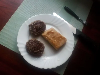 anonymous_derp - Dzisiejsze śniadanie: Smażona słonina, dwa burgery wołowe.

#jedze...