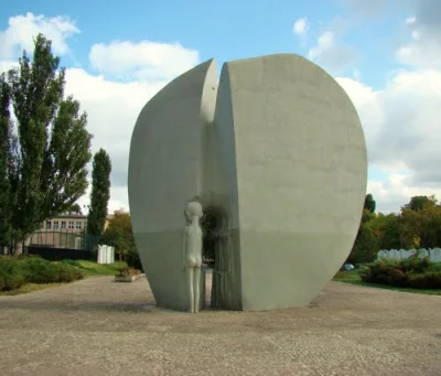 s.....e - @atomowypaczek: Bardzo smutny pomnik