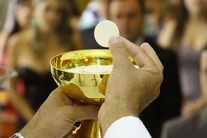 dach - Ej, wiedzieliście że na mszy możecie przyjąć eucharystię bez wcześniejszego wy...