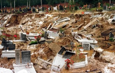 naps - @SerCheddar: w Rybniku podczas powodzi w 1997 roku też pływały ludziom trupy p...