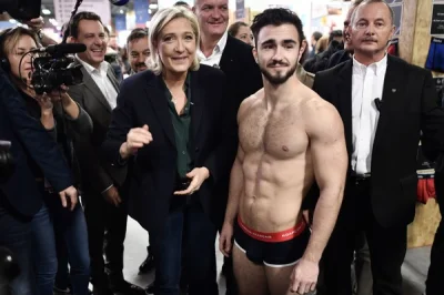pan_motorynka - Jak sobie Macron robi zdjęcie z półnagim Murzynem to jest wstyd, hańb...
