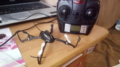 lewymaro - O takie coś do nauki i zabawy sobie kupiłem :)
#pokazdrona #drony #rc