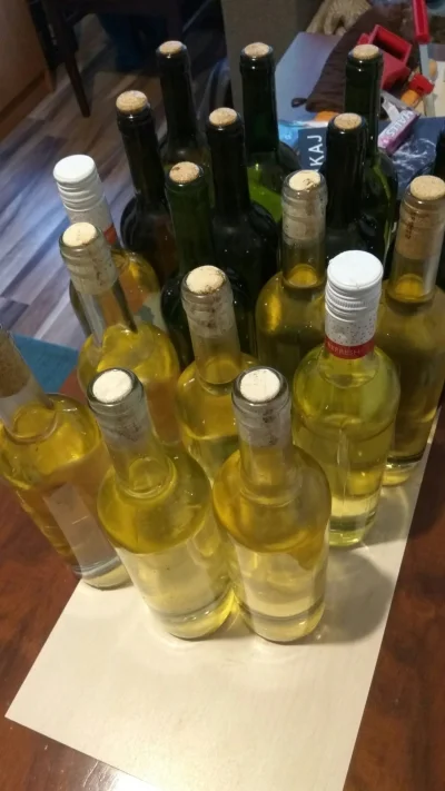 potatowitheyes - #winodomowejroboty #wino #alkohol
18 butelek białego wina :) ogólnie...