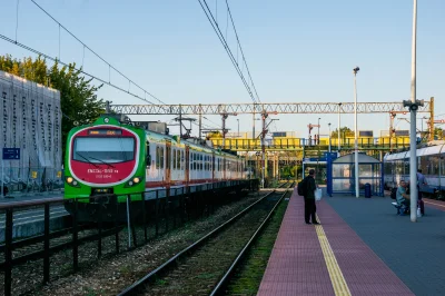 lolingPL - @lolingPL: Dlaczego on takim wzrokiem spogląda jak ja pociąg fotografuję? ...