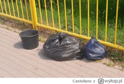 Castellano - Kolejne śmieci wyniesione. Wpierw zostało posprzątane boisko, które nie ...