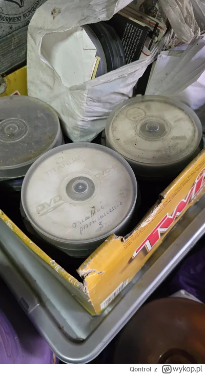 Qontrol - Znalazłem w garażu z 5 pudeł z płytami CD. 

Filmy, gry nagrywane w latach ...