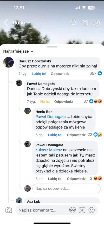 PodniebnyMurzyn - Filmik jak jakiś d#%£ na motorze #!$%@? od policji. Jakiś chłop nap...