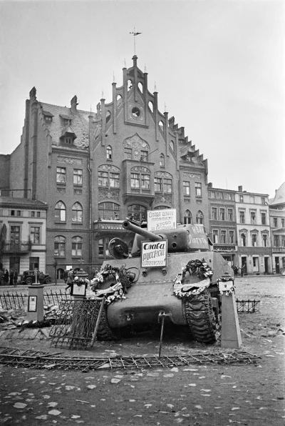 wfyokyga - Grób Shermana i chyba załogi, Chojnice 1945
